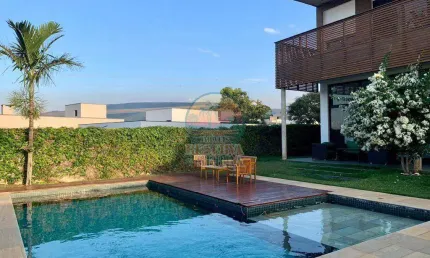Casa com 3 suítes, 562m² a venda no Reserva da Serra