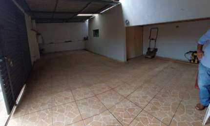 Casa em Tatuí, 2 quartos, quintal, garagem 03 carros.