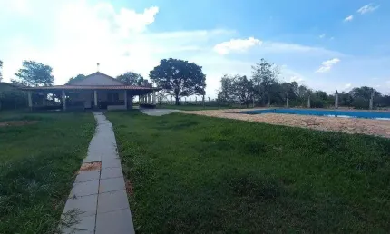 Chácara em Tatuí (5.200 m²), 3 casas, piscina (Troco por casa Em Navegantes-SC).