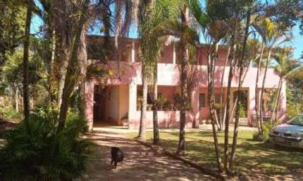 Chácara em Tatuí (12.600 m²), casa, piscina, barracão.
