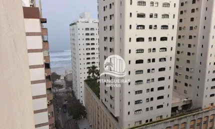 Cobertura Duplex com 3 quartos sendo 1 suíte no Centro do Guarujá, uma quadra da praia com piscina e terraço.