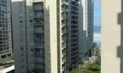 Praia de Pitangueiras, 100 m² de área útil, Varanda com Vista para o Mar, Lindo, Todo Reformado, 1 Quadra da Praia, Garagem.