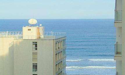 Praia das Pitangueiras - Alto padrão - Uma quadra da praia.