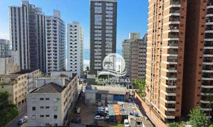 Apartamento amplo com pequena vista para o mar na Praia das Astúrias.