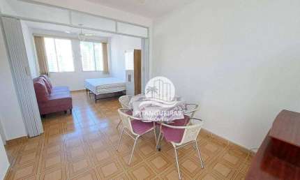 Apartamento com vaga de garagem, na quadra da Praia na Praia de Pitangueiras.