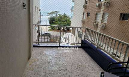Amplo apartamento de 2 dormitórios com vista para o mar e localização previlegiada na Orla da Praia das Pitangueiras.