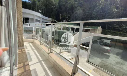 Apartamento reformado de 3 dormitórios sendo 2 suites na Praia das Pitangueiras.