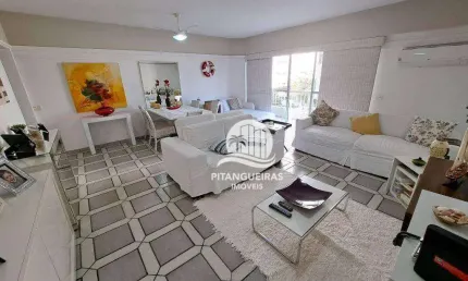 Apartamento com 3 dormitórios, sendo 1 suíte no Centro do Guarujá, uma quadra da praia.