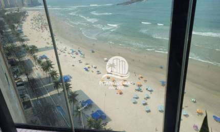 Apartamento de 3 Quartos sendo 3 suítes com sacada e vista lateral do Mar, O prédio é frente ao Mar na Praia das Pitangueiras.