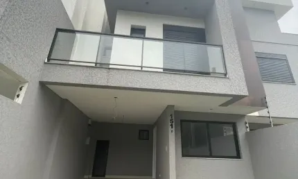 Casa com 3 quartos à venda na Rua Cocos, 151, Uberaba, Curitiba