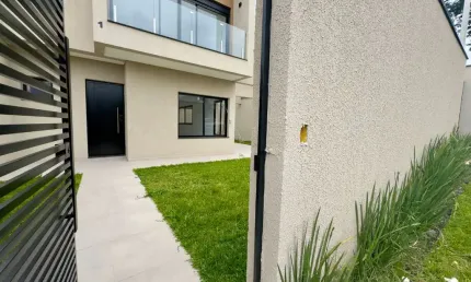 Sobrado novo com quintal, 3 quartos e suite vilasão paulo - curitiba - pr