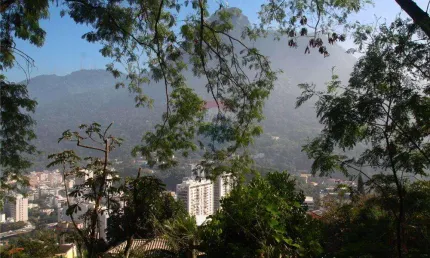 Terreno à venda na Rua Casuarina, 30, Humaitá, Rio de Janeiro
