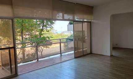 Apartamento de 3 quartos na quadra da praia do Leblon