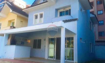 Casa Triplex com Piscina em Condomínio no Recreio dos Bandeirantes
