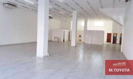 Ponto comercial para alugar - 04 banheiros e estacionamento próprio (08 vagas)