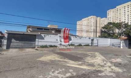 Seu Novo Lar ou Negócio no Coração de Itaquera!    Amplo Sobrado à Venda: 300m² de Área Construída em um Terreno de 700m²!