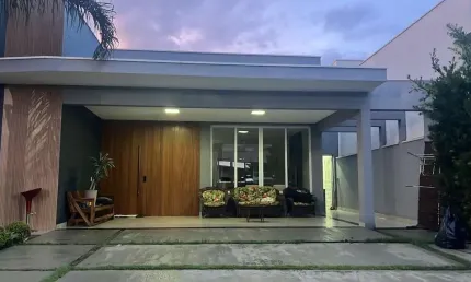 Casa para venda em Jardim Residencial Maria Dulce de 300.00m² com 3 Quartos, 3 Suites e 4 Garagens