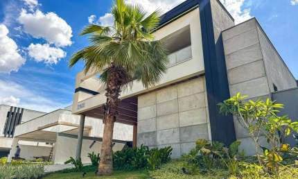 Casa para venda em Jardim Vila Paradiso de 420.00m² com 3 Quartos, 3 Suites e 4 Garagens