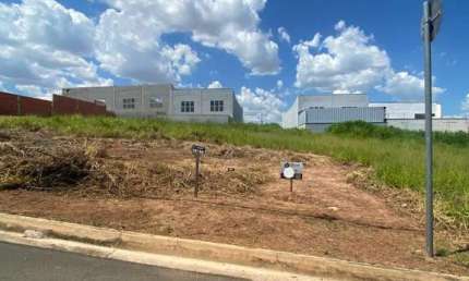 Lote / Terreno para venda em Loteamento Comercial Monte Castelo de 629.00m²