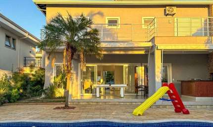 Sobrado para venda em Jardim Residencial Villa Suíça de 339.00m² com 4 Quartos, 3 Suites e 3 Garagens