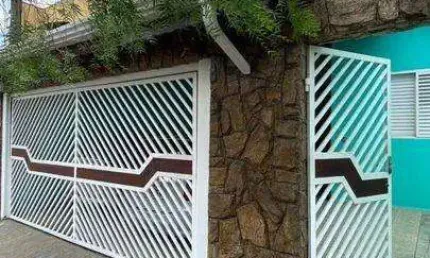 Casa para venda em Jardim Regina de 208.00m² com 4 Quartos, 1 Suite e 3 Garagens