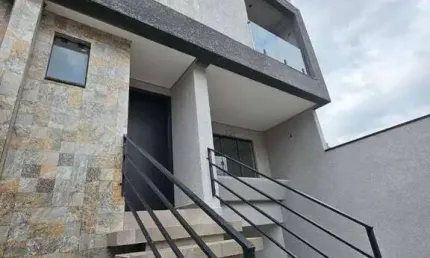 Sobrado com 3 dormitórios à venda, 181 m² por R$ 850.000,00 - Sítio Cercado - Curitiba/PR