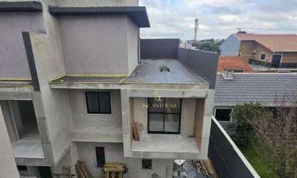Sobrado Tríplex à Venda no Pinheirinho, 106m² de Área Interna + Terraço, Face Noroeste, 3 Dormitórios (1 Suíte com Closet), Vista Livre, R$ 650.000