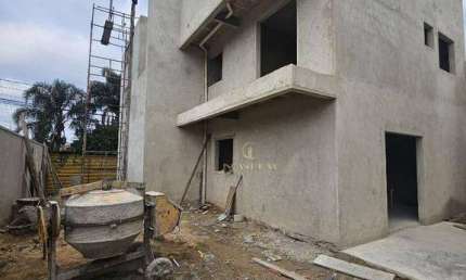 Sobrado Triplex em Condomínio fechado à venda no Alto Boqueirão com 97m² privativos + 23m² de terraço, 03 dormitórios (1 suíte com sacada e Espaço Clo