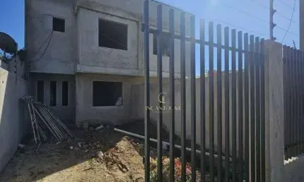Sobrado Duplex de Frente para a Rua à venda no Sítio Cercado com 3 dormitórios, 2 vagas, 81m², por R$ 430.000,00.   Enquadra-se no programa MCMV