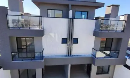 Sobrado Tríplex em condomínio à venda no Uberaba – 3 dormitórios (1 suíte com espaço closet), 114?m², terraço com churrasqueira | R$ 799.000,00