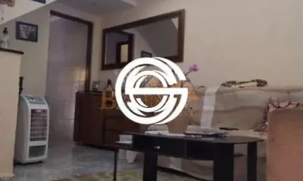 Sobrado frontal na vila nhocuné com 3 dormitórios sendo 1 suíte, edícula com 1 banheiro, 2 vagas de garagem, 130m²
