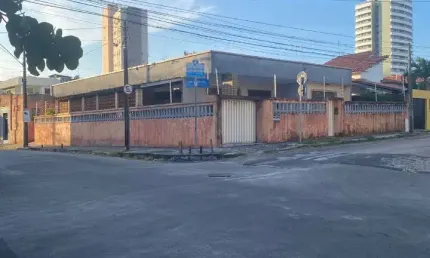 Vende um excelente imóvel com ótima localização no bairro de Fátima