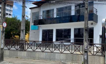 Vende excelente ponto comercial  esquina  com ótima estalações .