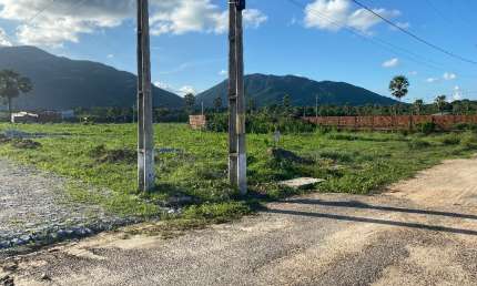 Vende dois lotes  esquina no condomínio portal dos ventos