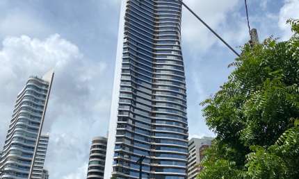 Vende excelente apartamento de altíssimo padrão na beira