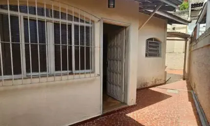Casa com 2 dormitórios para alugar por R$ 2.496,00 - Jardim Santa Terezinha - Taboão da Serra/SP