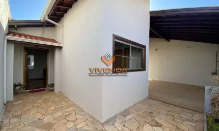 CASA C/3 SUITES,1 CLOSET, LAVABO, ESCRITORIO,AREA NOS FUNDOS