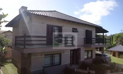 linda casa á venda em  condomínio fechado em Viamão RS.