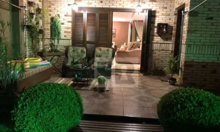 Excelente Casa de 3 Dorm. c/ 4 Vagas de Garagem, bairro Alto Petrópolis, Porto Alegre/ RS, 214m² Privativos.