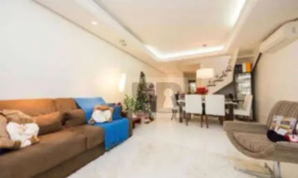 Belíssima cobertura semi mobiliada, com um excelente acabamento, de 3 Dorm. Bairro Petrópolis, Porto Alegre/RS, com  232m² Privativos.
