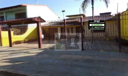 Excelente Casa de 2 Dorm. sendo uma suíte, localizada no bairro Santa Helena, Alvorada, RS. Privativos 104m².