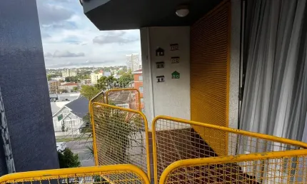 Excelente Apartamento Amplo com três sacadas e elevador