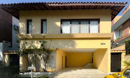 Casa em condomínio para venda com 3 quartos, sendo 2 suítes, 287m²