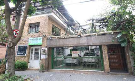 Casa tipo para venda com 4 quartos, sendo 4 suítes, 414m²