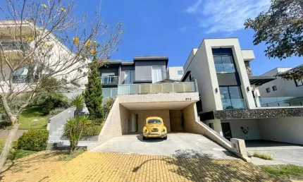Casa em condomínio para venda com 4 quartos, sendo 4 suítes, 320m²