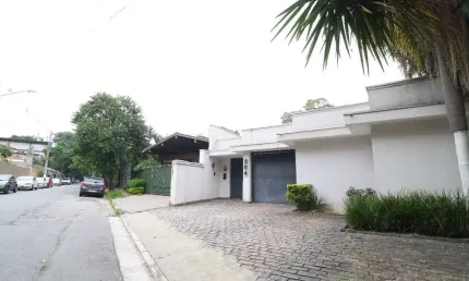 Casa tipo para venda com 4 quartos, sendo 3 suítes, 350m²