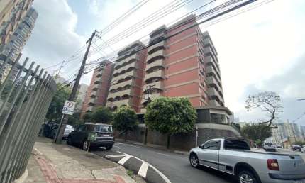 Apartamento com 3 quartos para alugar na Rua Santos, Centro, Londrina
