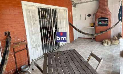Casa à venda em Mongaguá, Centro, com 3 quartos, com 137 m²