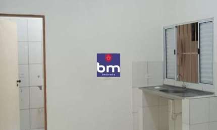 Casa para alugar em São Paulo, Capão Redondo, com 2 quartos, com 55 m², Condomínio Monteiro