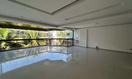 Apartamento Amplo a 50 Metros da Praia no Recreio dos Bandeirantes – Conforto, Localização e Estilo